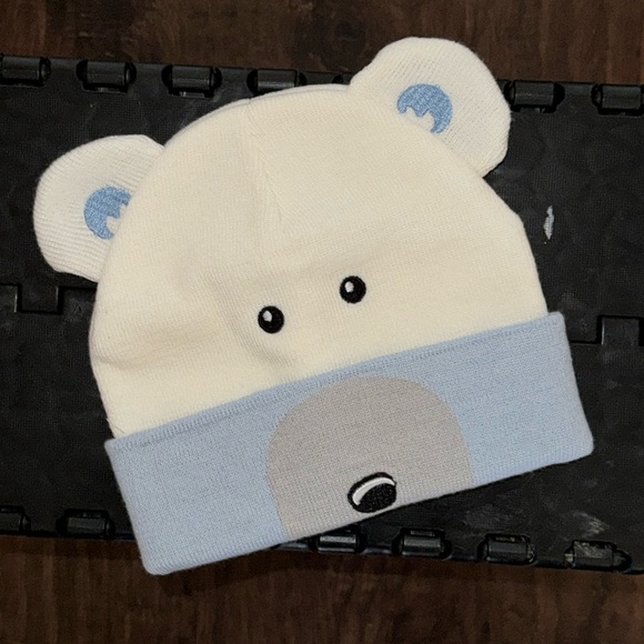 Polar bear hat - Picture 1 of 4